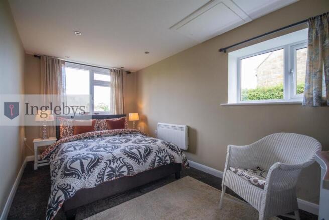 3 bed Semi-Detached Bungalow for sale Image 10