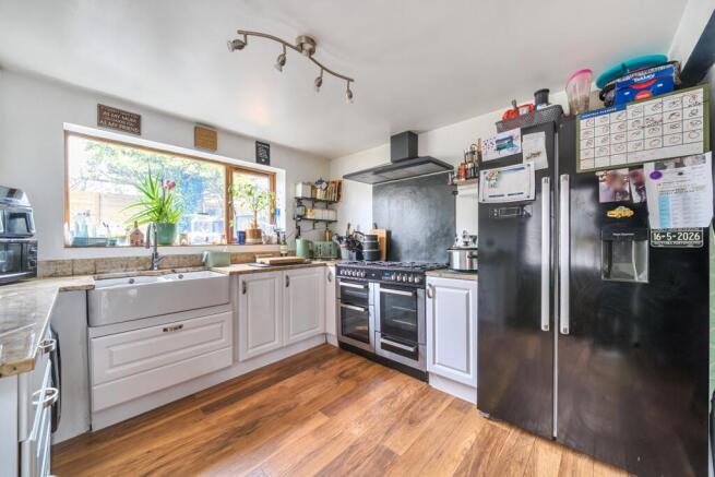 1429128-6-69b29bda3265d