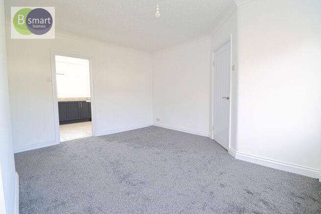 2 bed Semi-Detached to rent Image 5