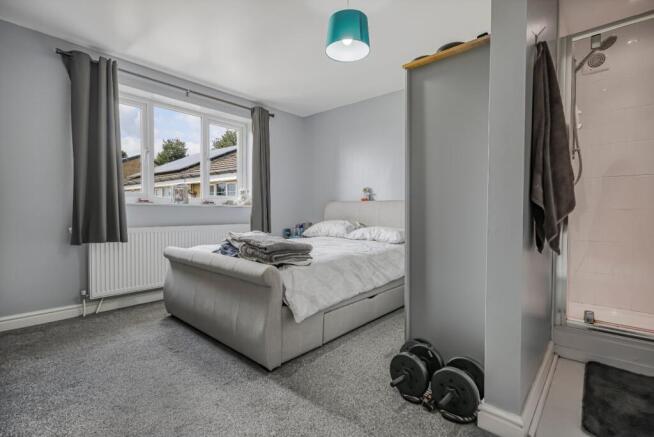 4 bed Detached for sale Image 10