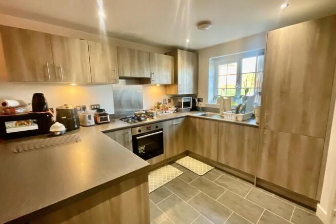 3 bed Semi-Detached for sale Image 6