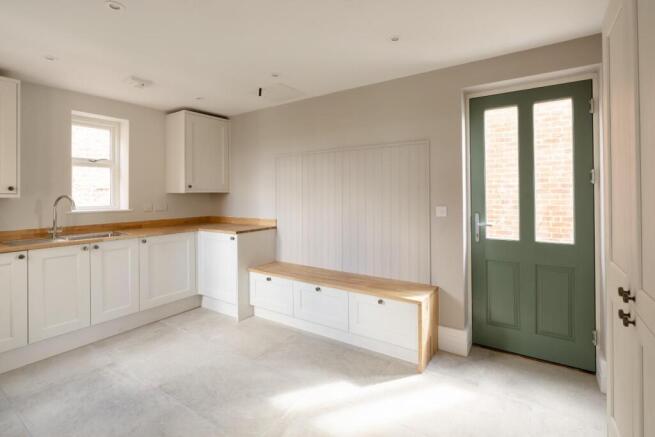 5 bed Detached for sale Image 10