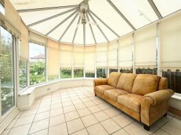 27, Lapstone Gardens, Harrow HA3 0EB