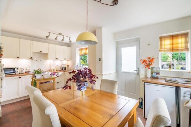 3 bed Semi-Detached for sale Image 7
