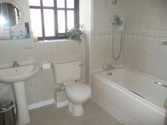 FAMILY BATHROOM