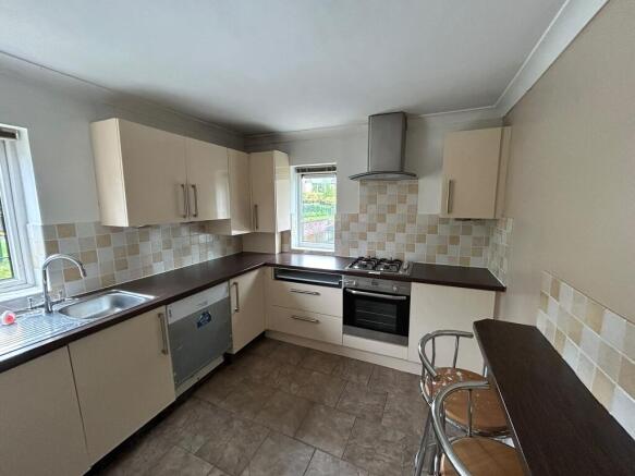 3 bed Flat for sale Image 4