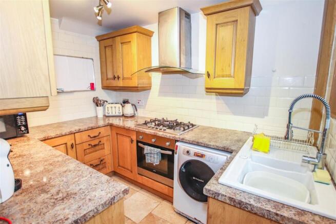 FITTED KITCHEN