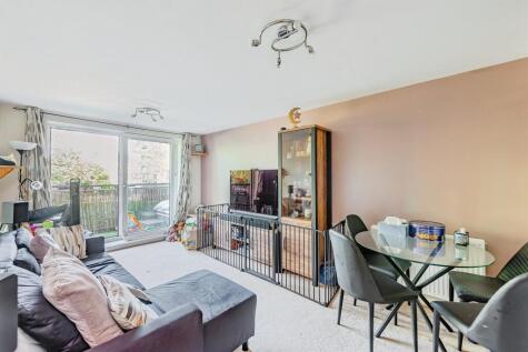Commonwealth Drive, Crawley
