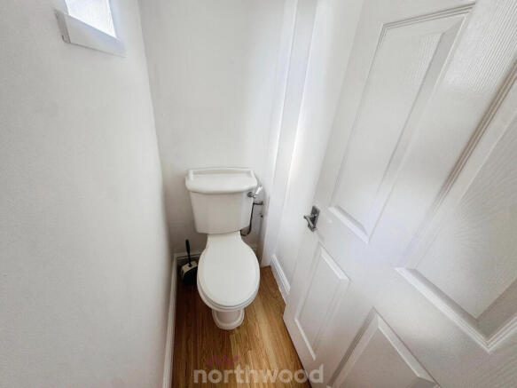 3 bed Terraced to rent Image 8