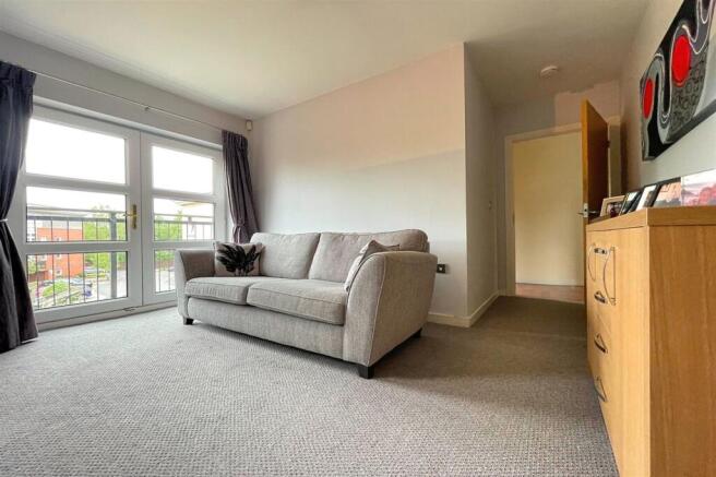 2-bed flat on Wharf Road, Sale, M33, £239,950