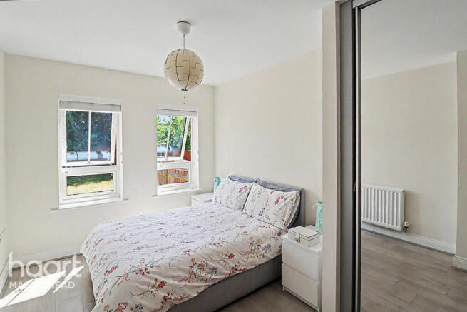 2-bed flat on Raven Drive, MAIDENHEAD, £375,000