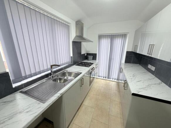 3 bed Semi-Detached to rent Image 6
