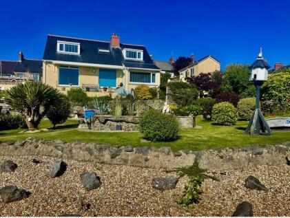 Queens Parade, Tenby