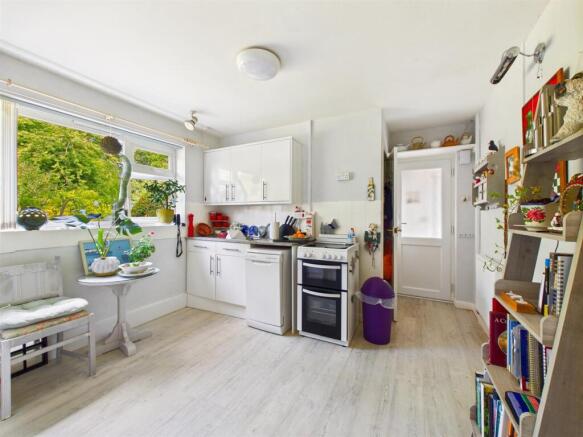 8 Ashford Drive, Pontesbury, Shrewsbury, SY5 0QP photo 4