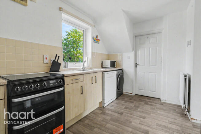 3 bed Semi-Detached for sale Image 8