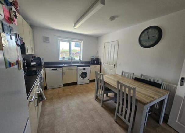 Kitchen 1.jpeg