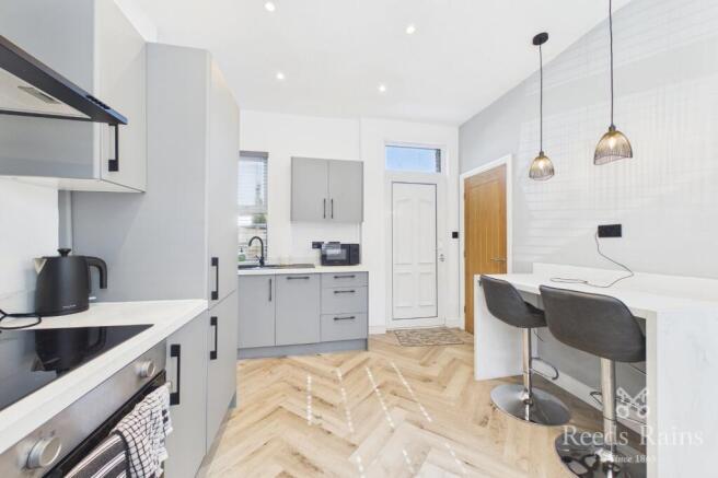 2 bed Terraced to rent Image 4