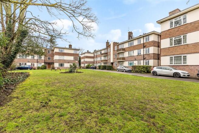 13 Benhurst Court-10.JPG