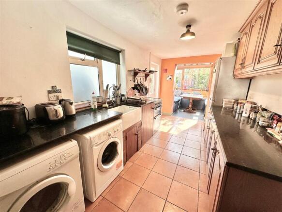 FITTED KITCHEN.jpg