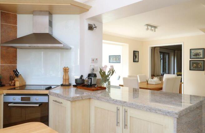 Kitchen to diner