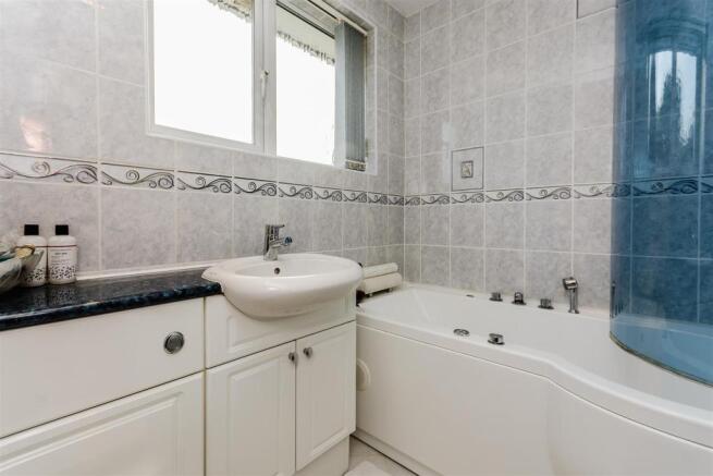 8270388-interior22.j