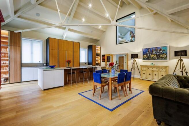 Kitchen/Dining Area