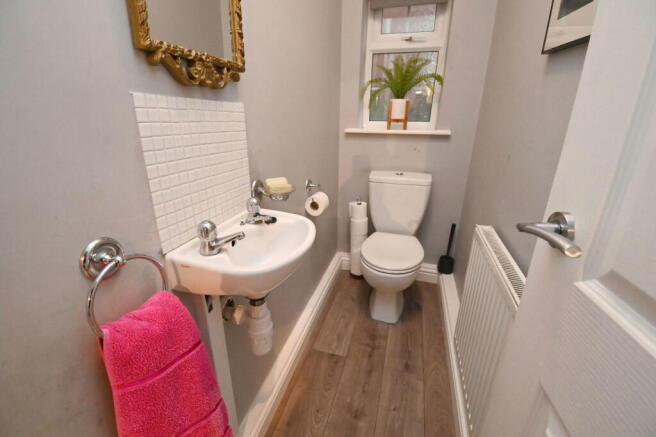 4 bed Semi-Detached for sale Image 8