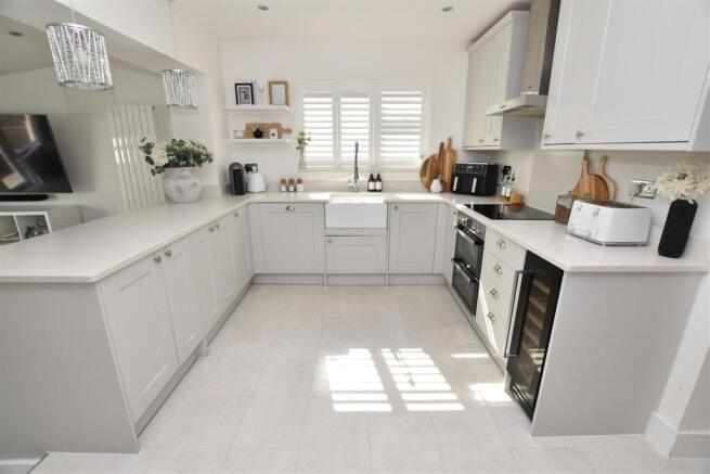Open Plan Kitchen / Family Room