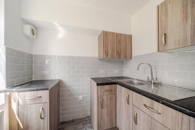 1 bed Ground Flat to rent Image 8