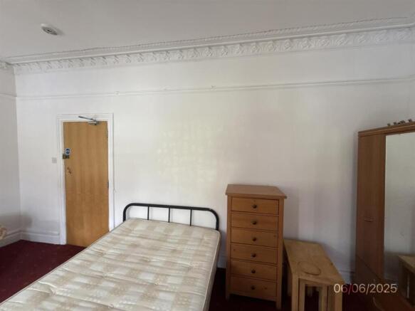 Spacious Room Available