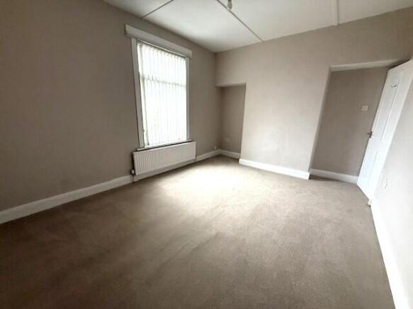 2 bed Terraced to rent Image 8