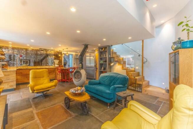 KITCHEN / LIVING AREA