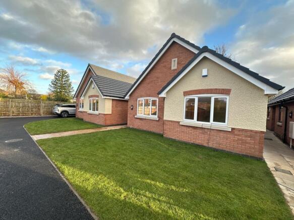 3-bed house on Wood Lane, Newhall, DE11, £350,000
