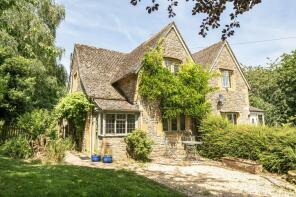 Walnut Tree Cottage, Hawling Road, Hawling, Cheltenham GL54 5SZ