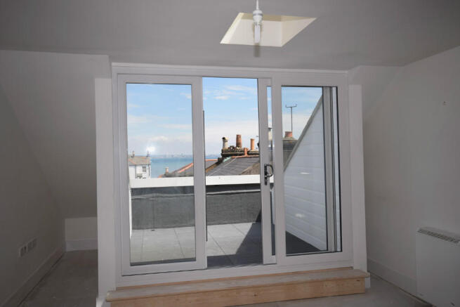 LOUNGE BALCONY