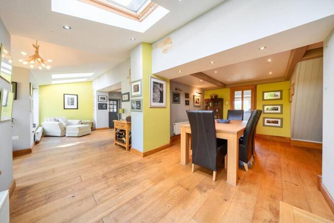 4 bed Detached for sale Image 7