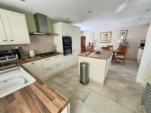 Kitchen...jpg