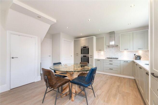 4 bed Detached for sale Image 9