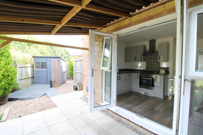 2 bed Semi-Detached to rent Image 9