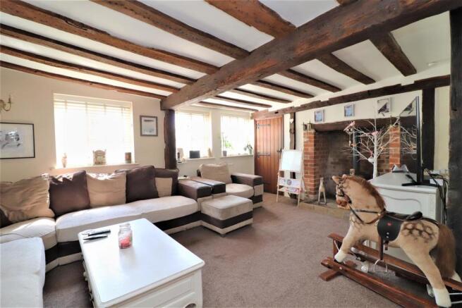 Sitting room 2.jpg