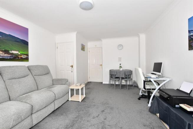 Lounge/ Dining Room