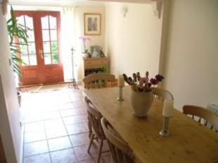 Dining room photo 2