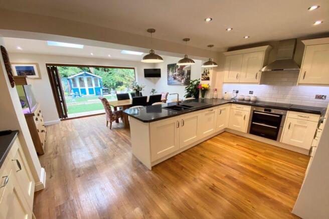 Kitchen/Dining...