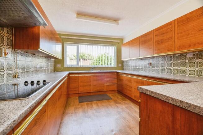 4 bed Detached for sale Image 7