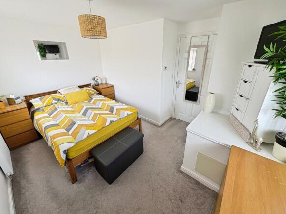 3 bed Semi-Detached for sale Image 12