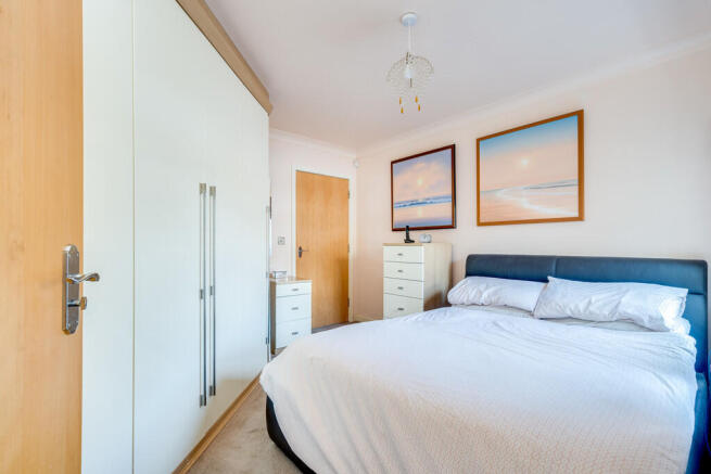 2 bed Apartment to rent Image 5