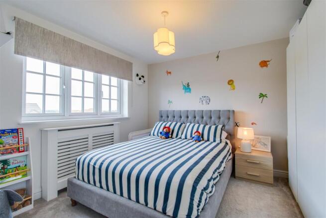 4 bed Semi-Detached for sale Image 9