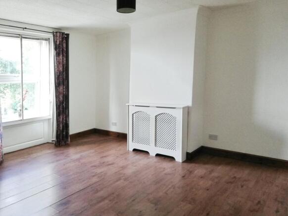 2 bed Apartment to rent Image 4