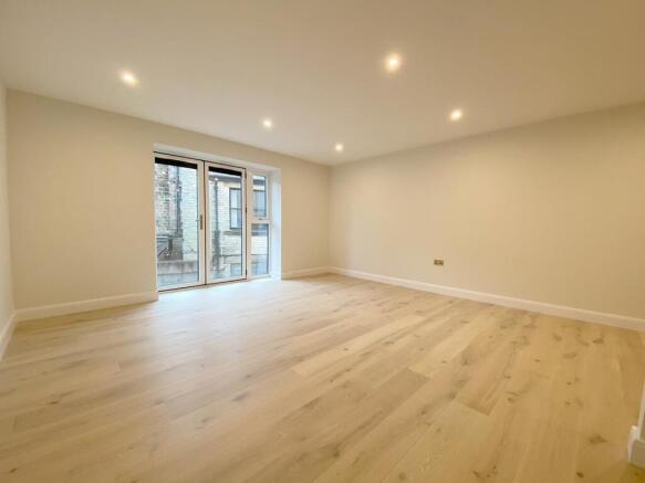 2 bed Flat for sale Image 6