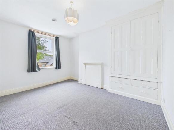 6 bed Semi-Detached for sale Image 11